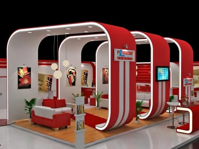 Curved exhibition stand with integrated screens